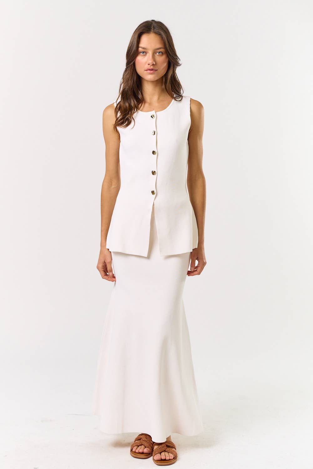 ILT5338 Sleeveless Button Down Top