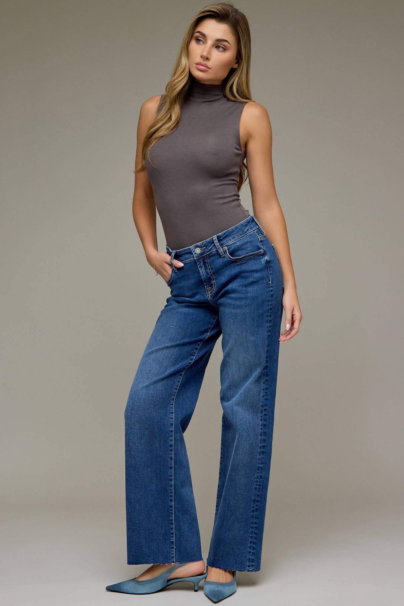 CLASSIC STRAIGHT JEANS