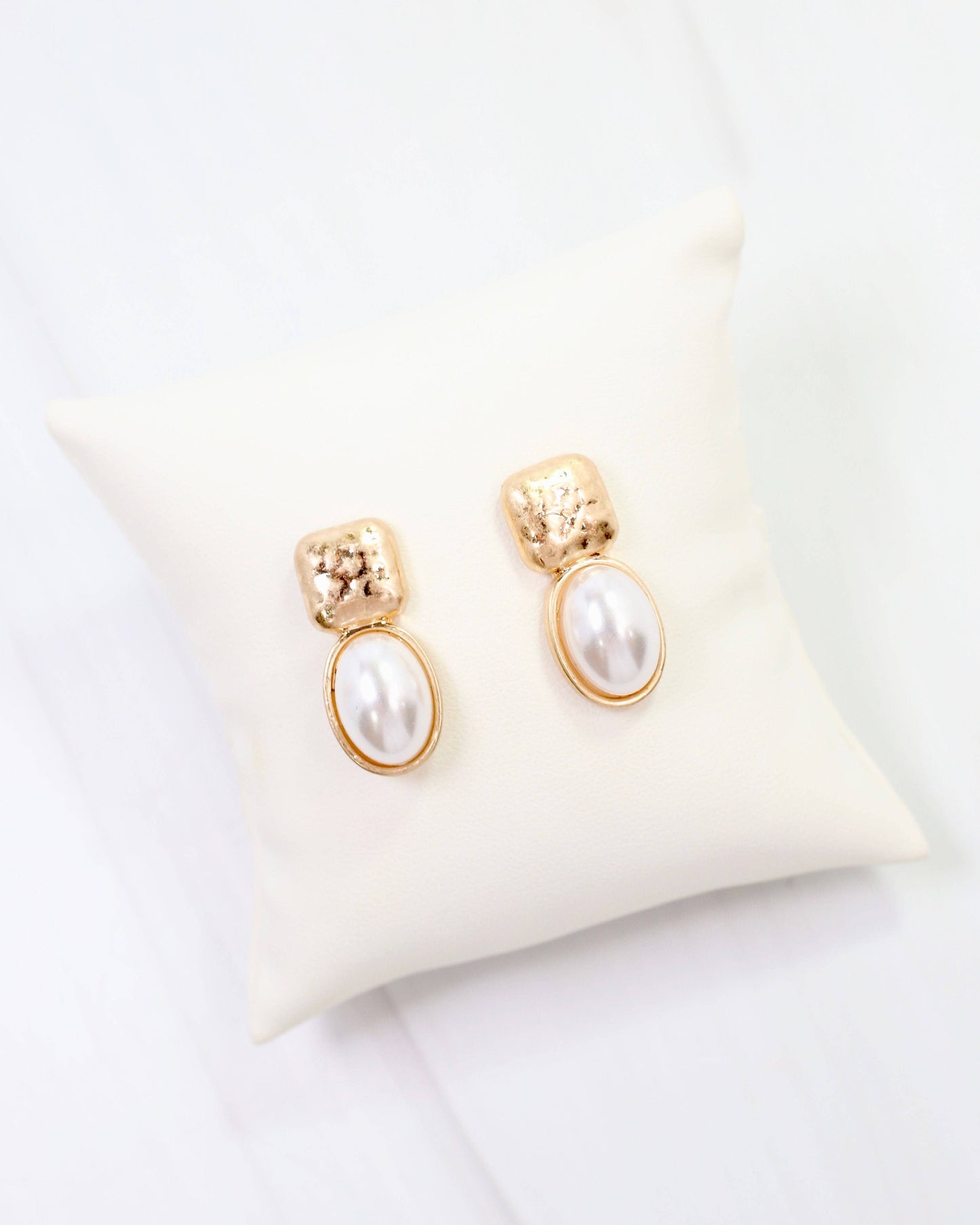Mindy Textured Gold Drop Earring Pearl