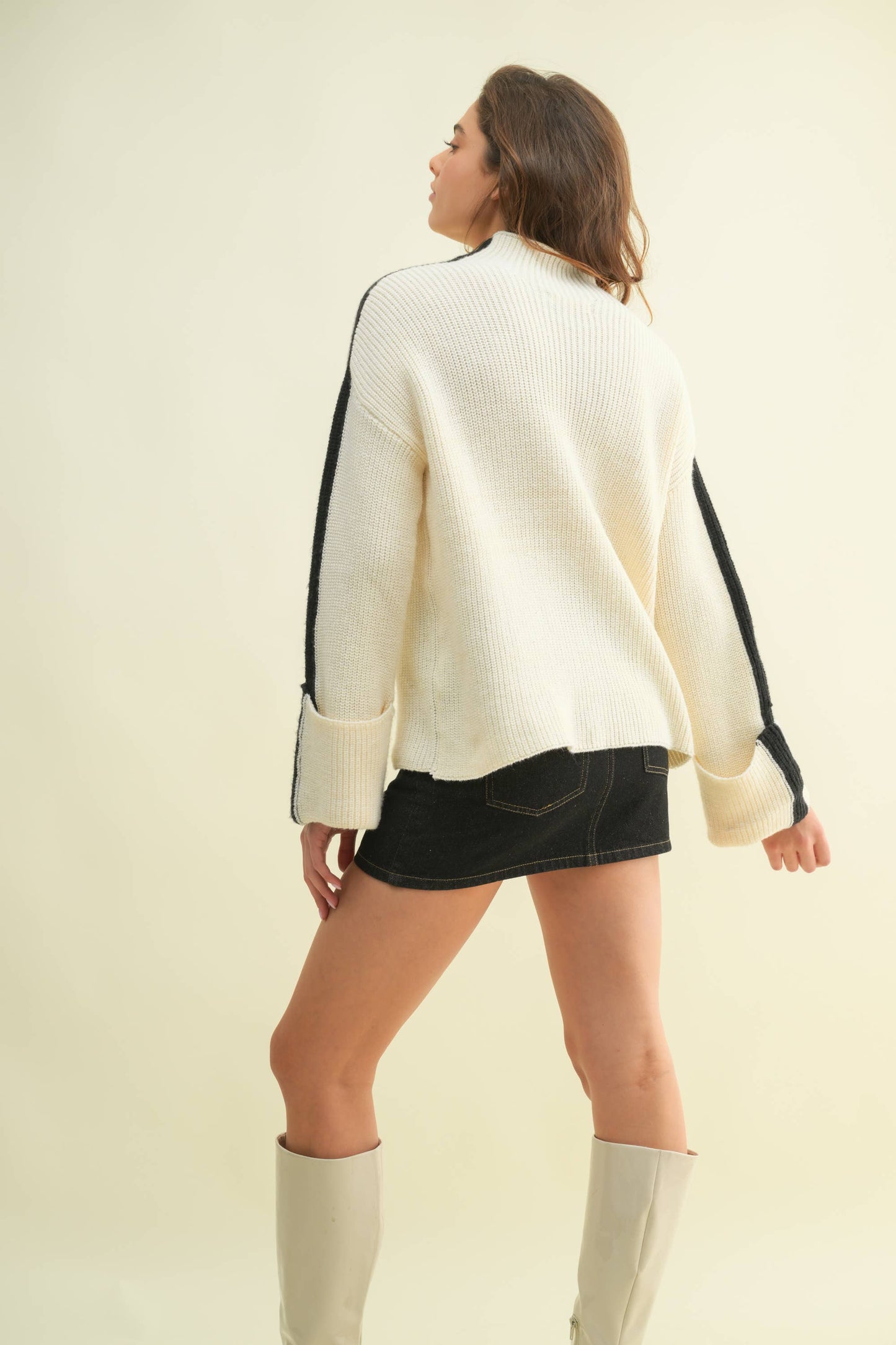 MOCK NECK CONTAST SWEATER