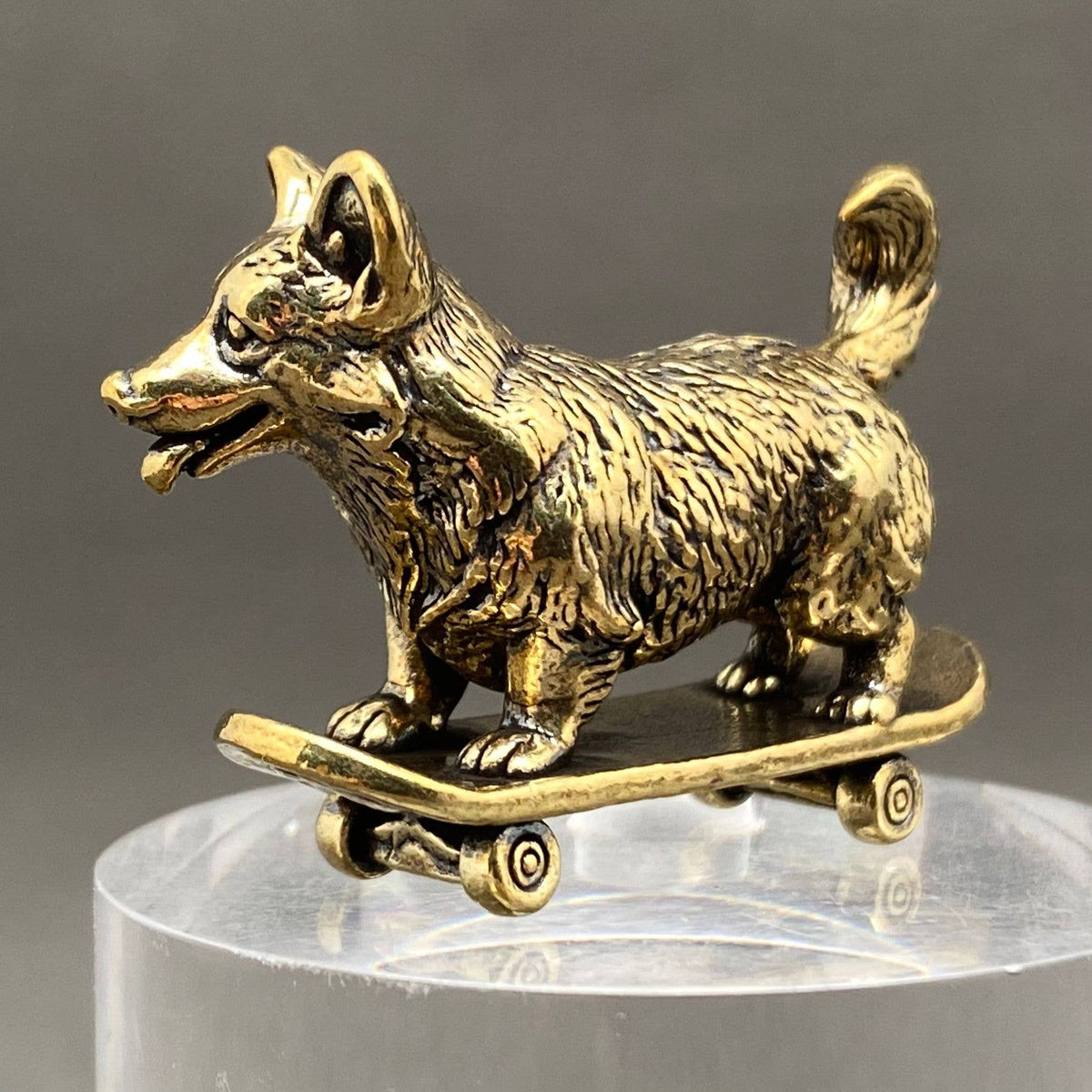 Corgi On The Skateboard Brass Crafts Desktop Ornaments