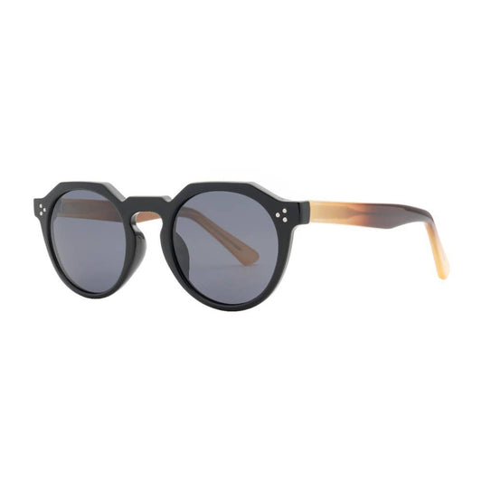 SHAY | Black | Cream | Smokey Lens