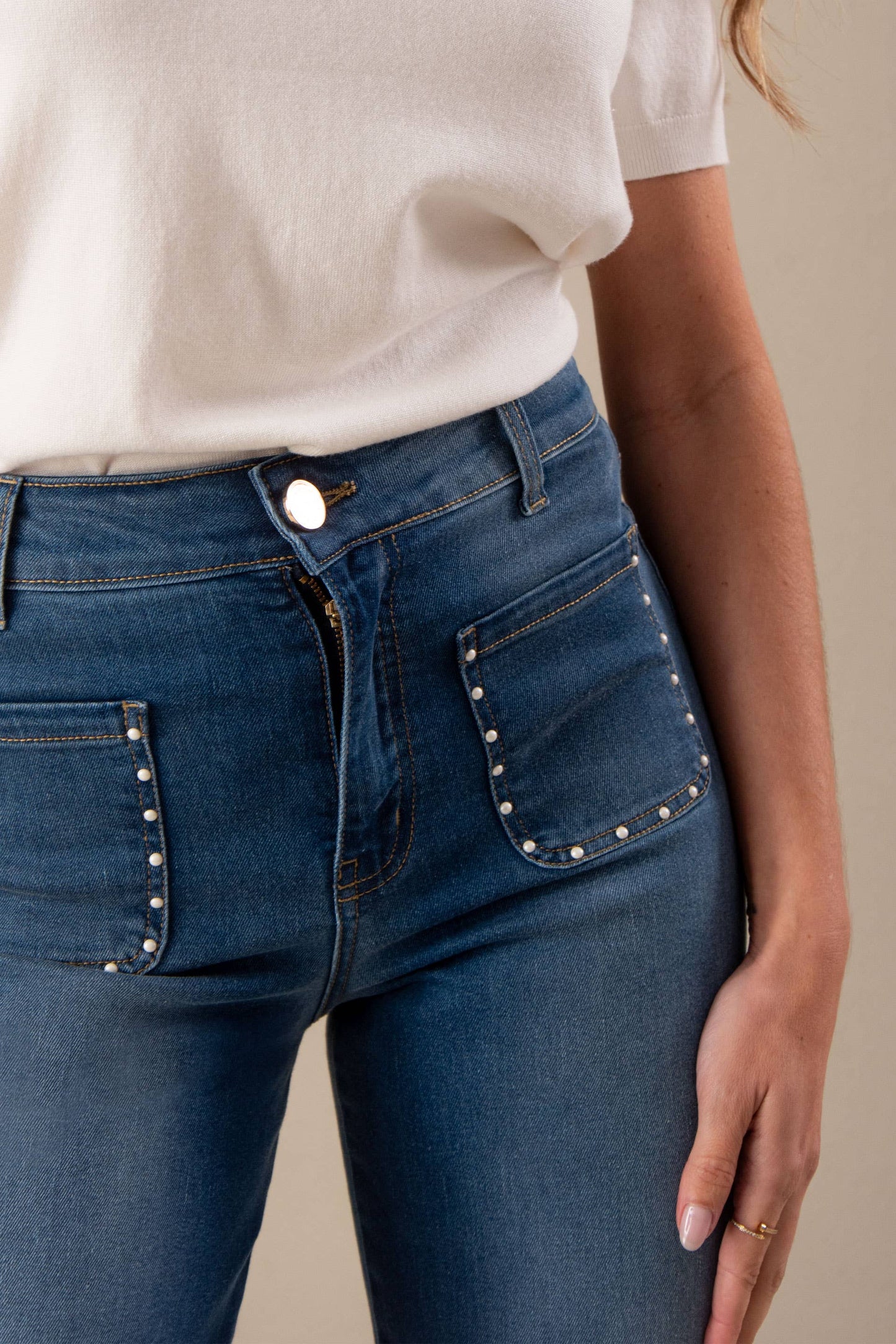 Wide-Leg Jeans with Transfers on the Pocket