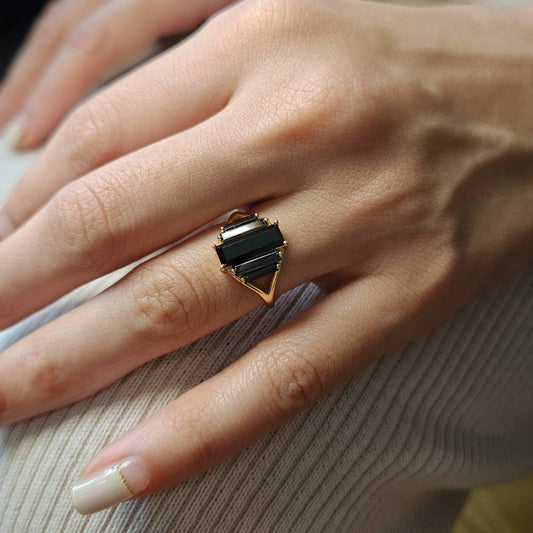 BLACK BAGUETTE RING