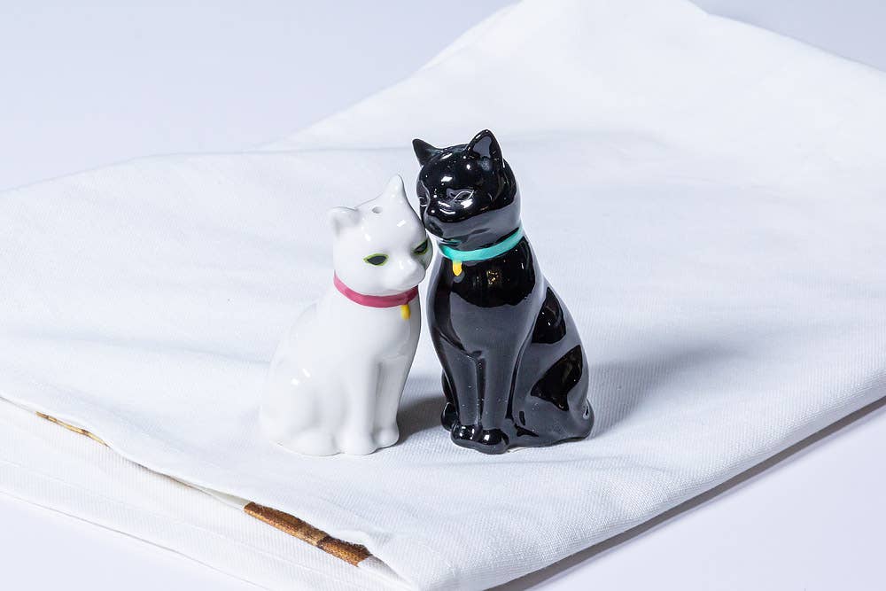 Cuddling Cat Salt & Pepper-3.75"