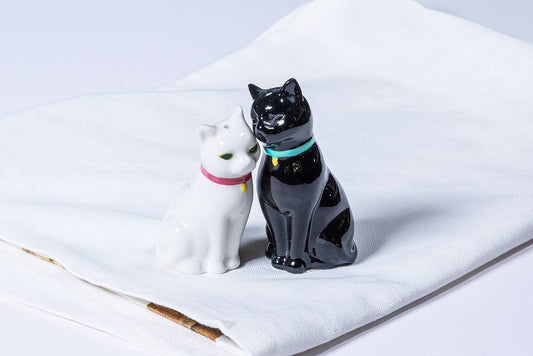 Cuddling Cat Salt & Pepper-3.75"