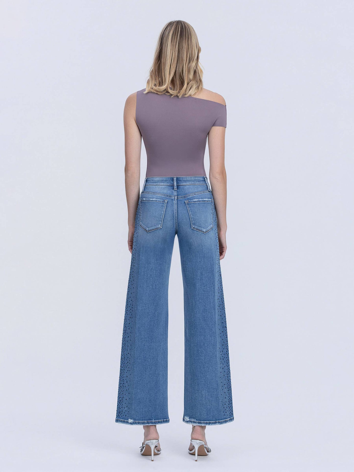 GLOW - MID RISE STONE WASH JEANS