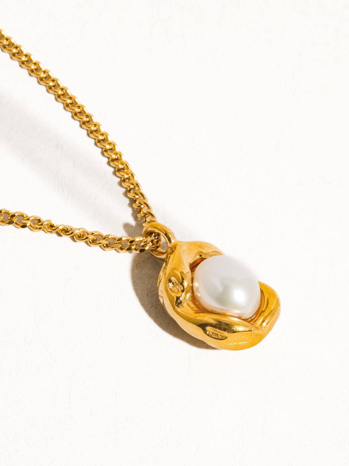 Zakai Freshwater Pearl Round Pendant Necklace - Non-Tarnish