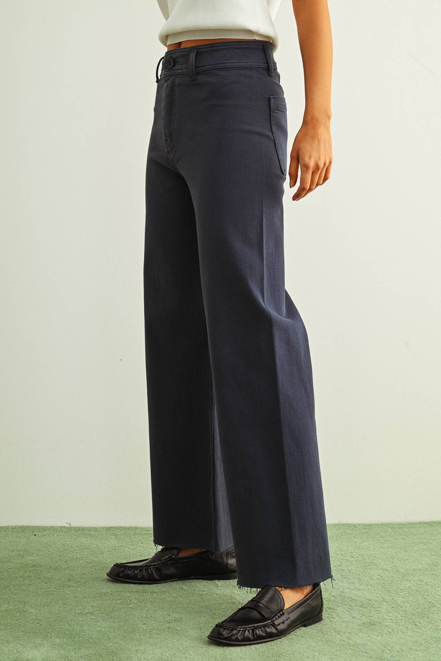 STRAIGHT LEG MAROON DENIM PANTS