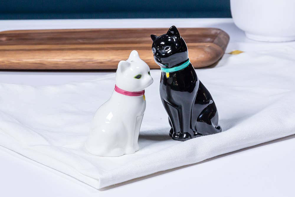 Cuddling Cat Salt & Pepper-3.75"