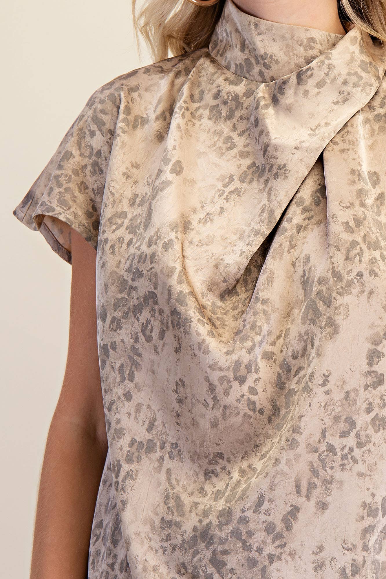 LAST CHANCE - Mandarin Collar Short Sleeve Top - size L