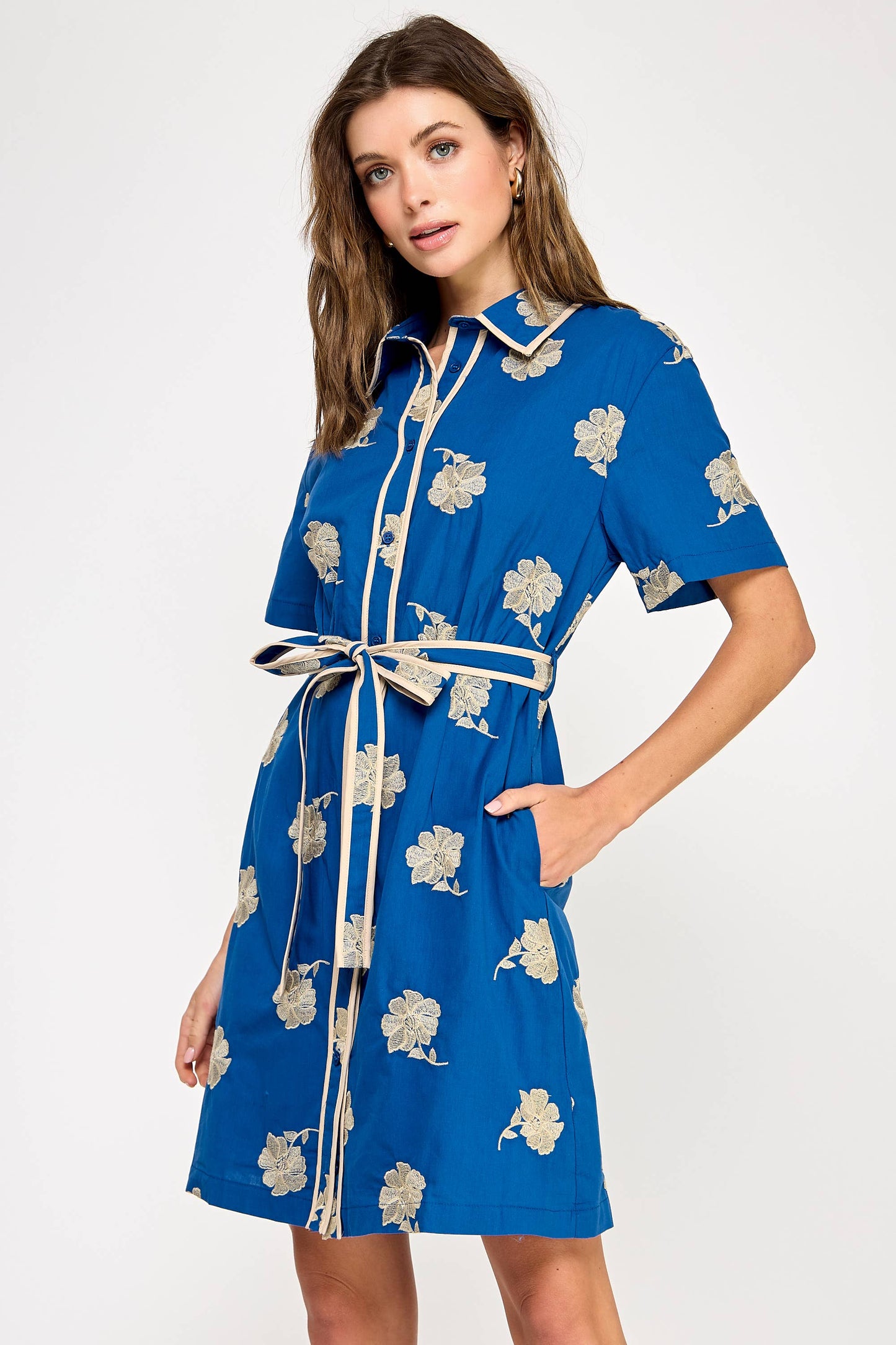 Flower embroidered short dress