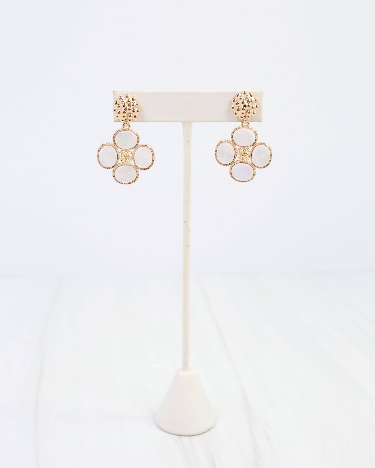 Cicero Flower Dangle Earring Mother of Pearl