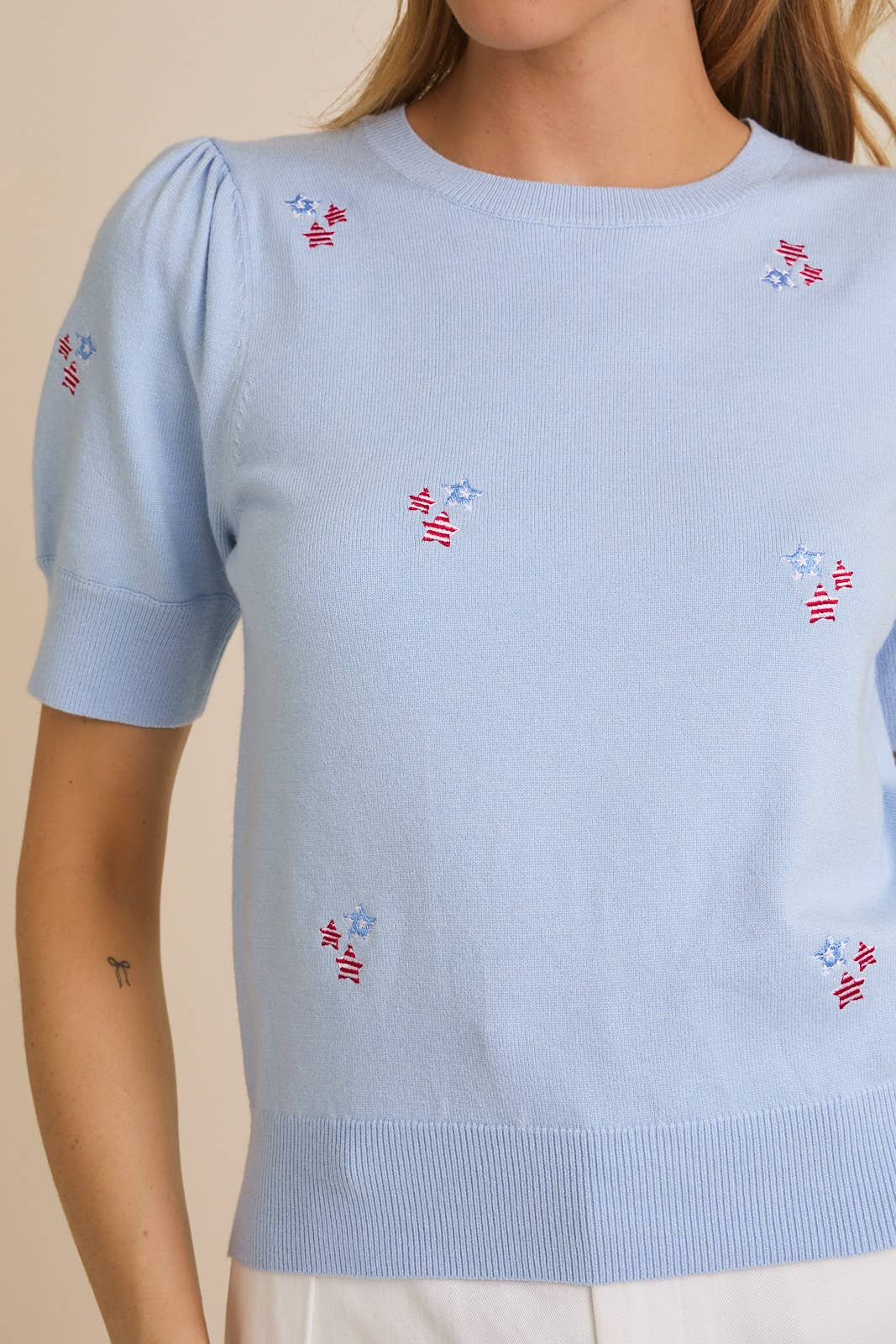 ROUND NECK PUFF SLEEVE STAR EMBROIDERED KNIT TOP
