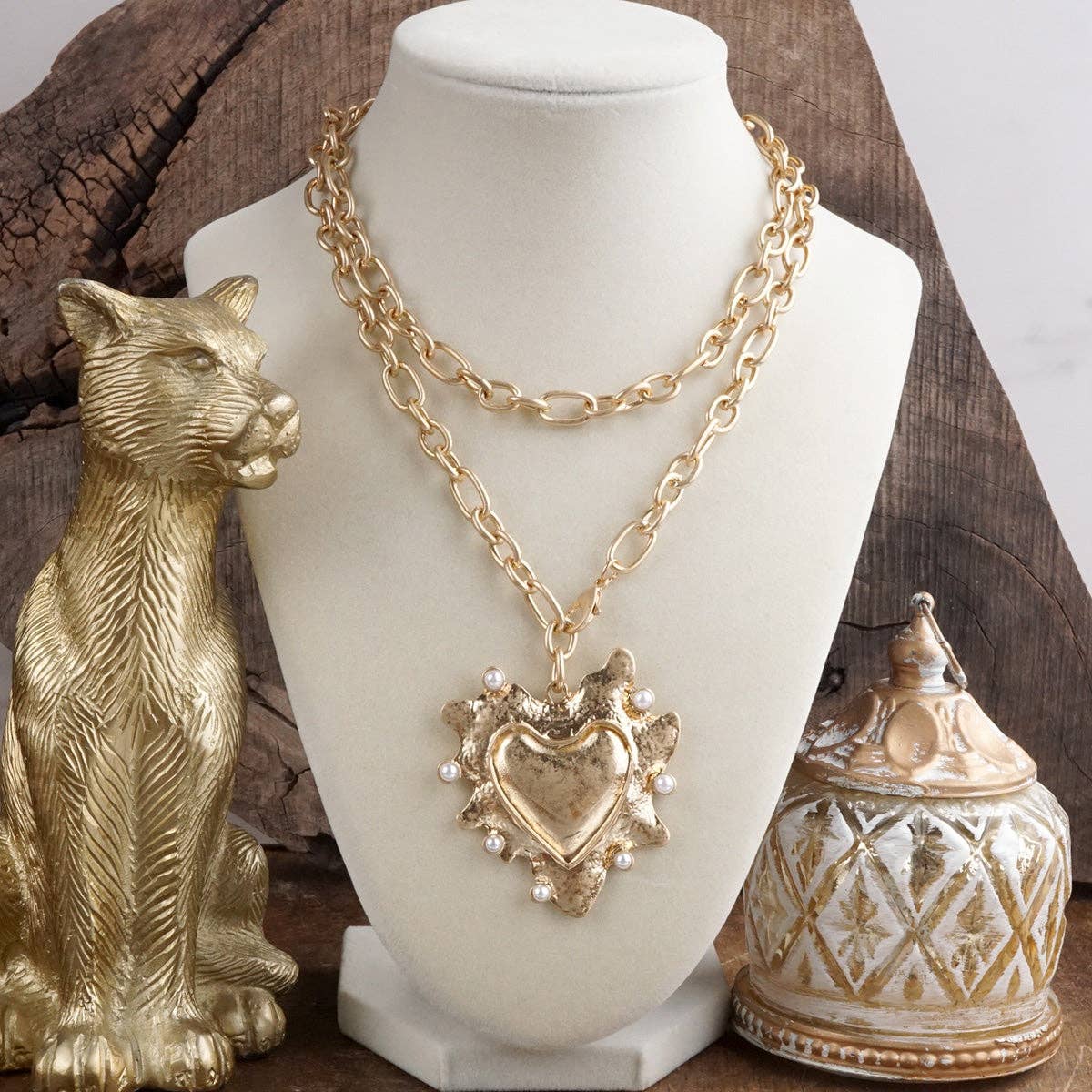 Heartbound Muse – Long Heart Necklace in Gold & Pearls