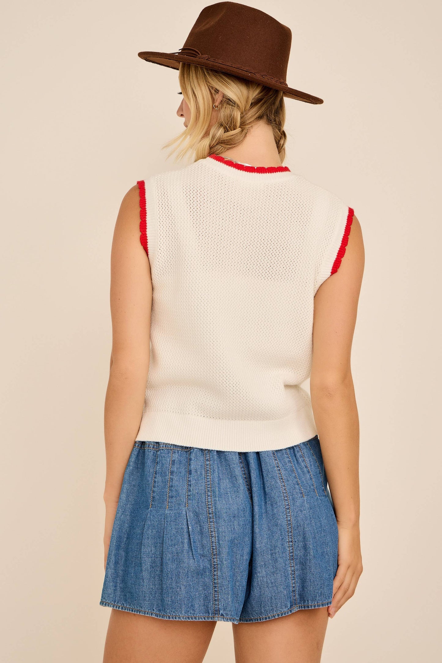 TULLIP EMBROIDERED CONTRAST  KNIT TOP
