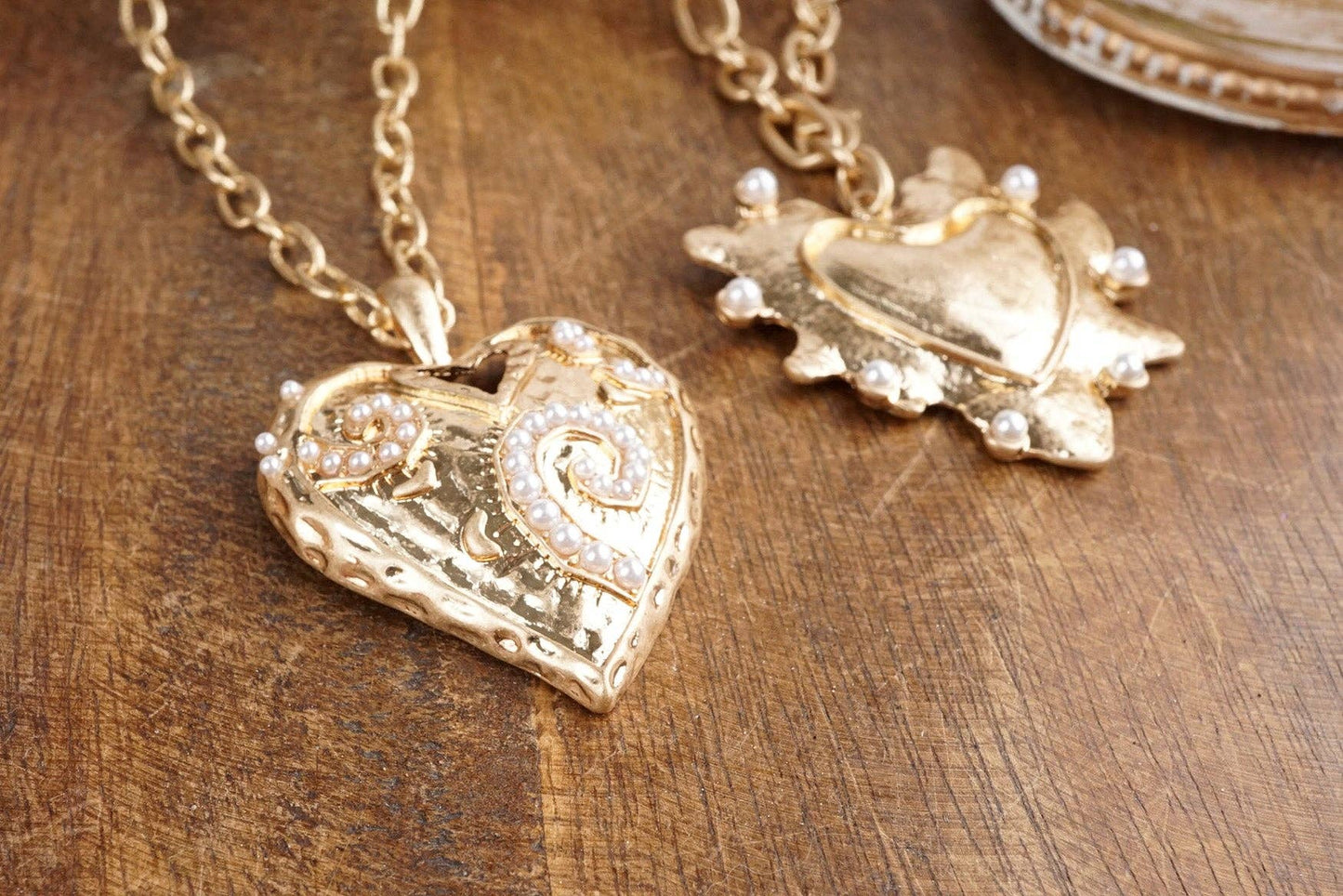 Heartbound Muse – Long Heart Necklace in Gold & Pearls