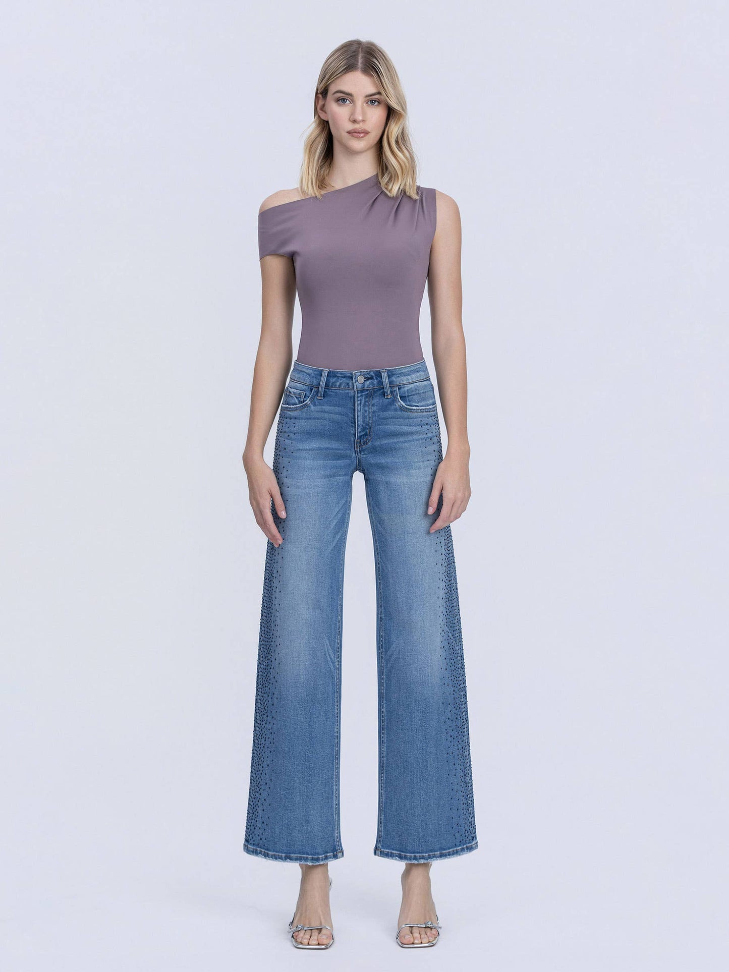 GLOW - MID RISE STONE WASH JEANS