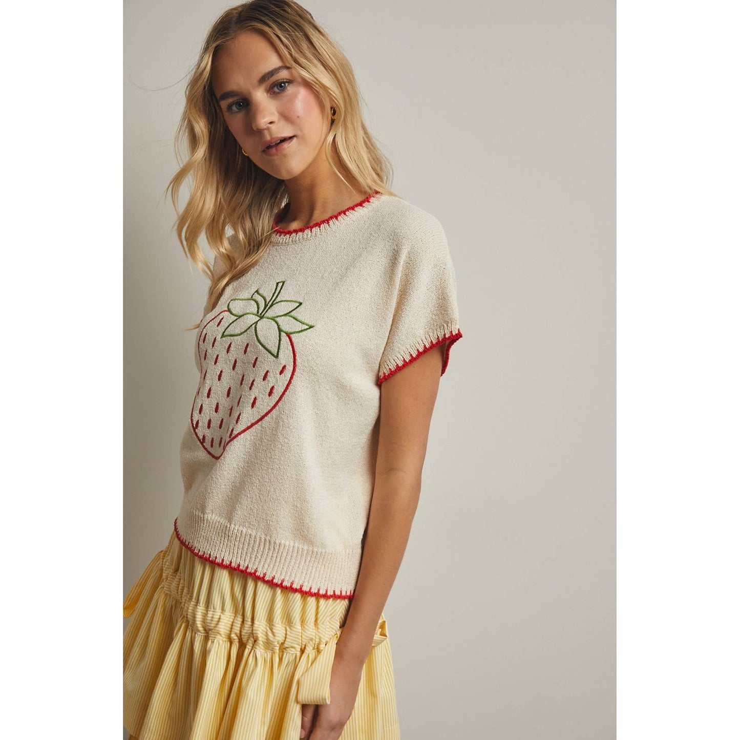 STRAWBERRY SWEATER TOP