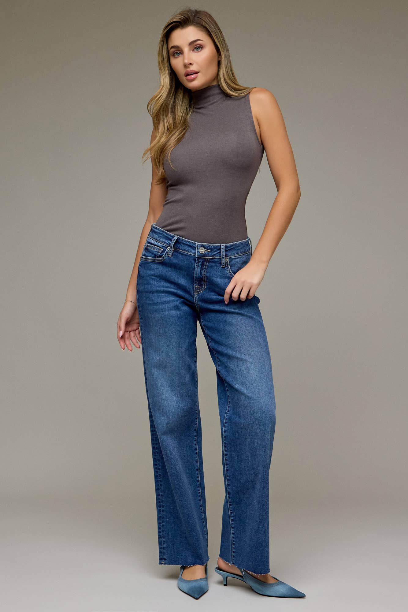 CLASSIC STRAIGHT JEANS