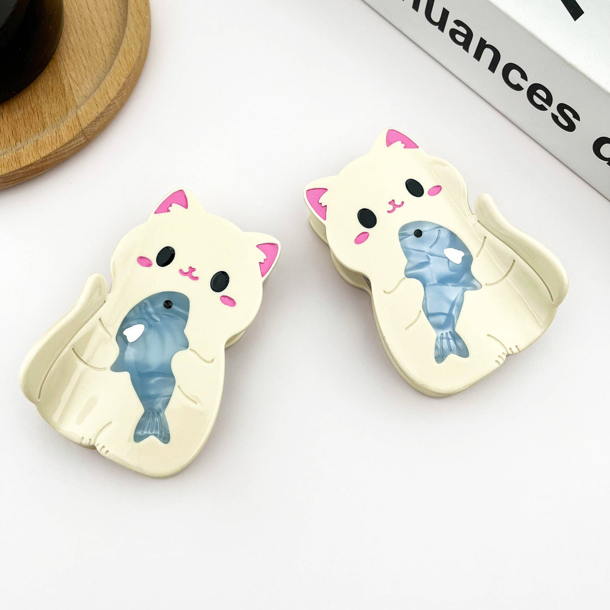 Cute White Cat Hair Claw